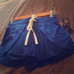 🌸 NWT Peace love world shorts size S, Very soft .
